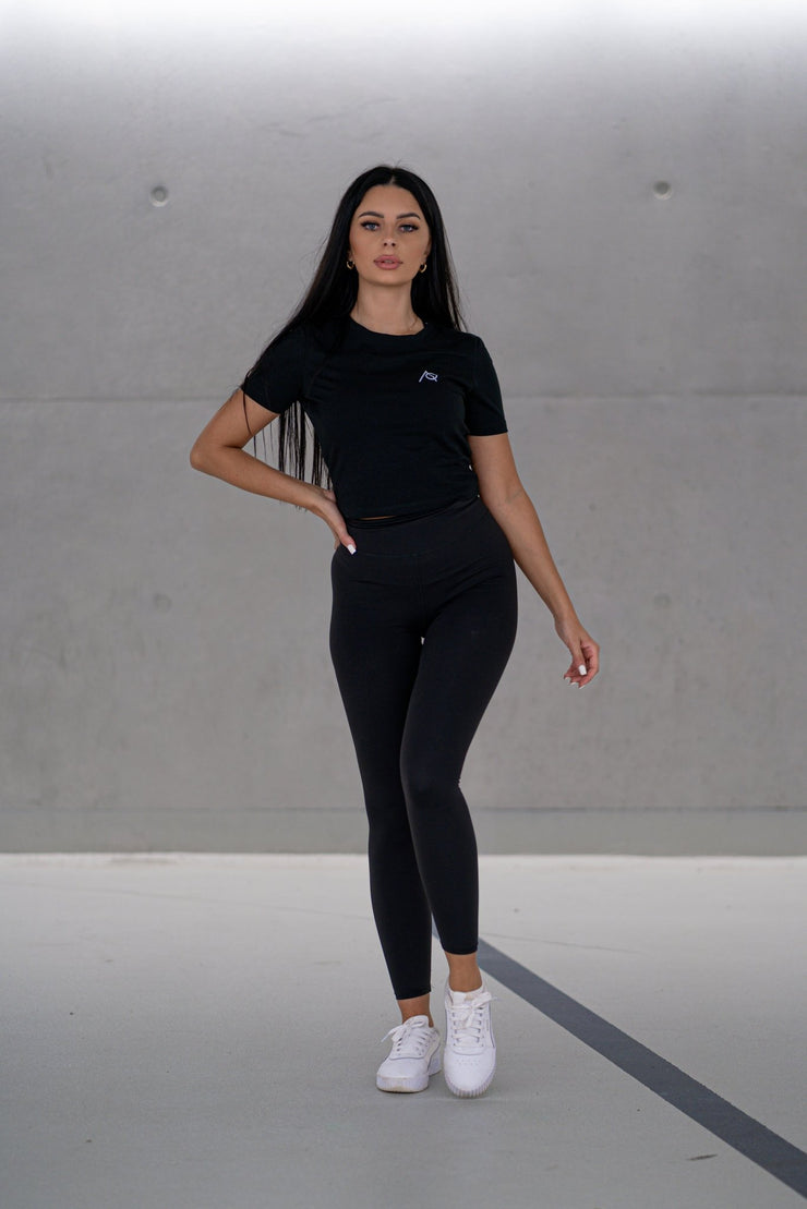 Averlo Ladies Fitness AO Black Cropped Tee - Averlo